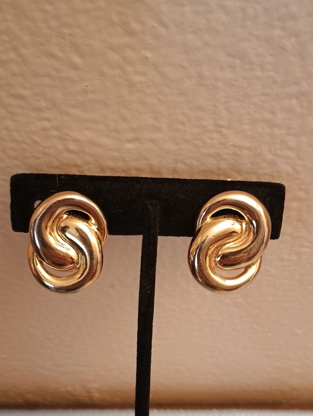 Trifari Abstract Swirl Gold Tone Clip On Earrings 1"
